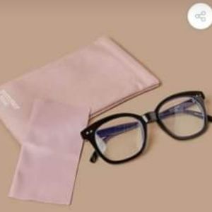 Summer and Rose Blue Blocker